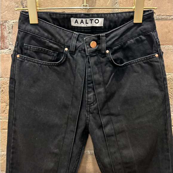 AALTO
Fixed Pleats Flared Denim jeans- Black Sz 34 - Picture 6 of 9